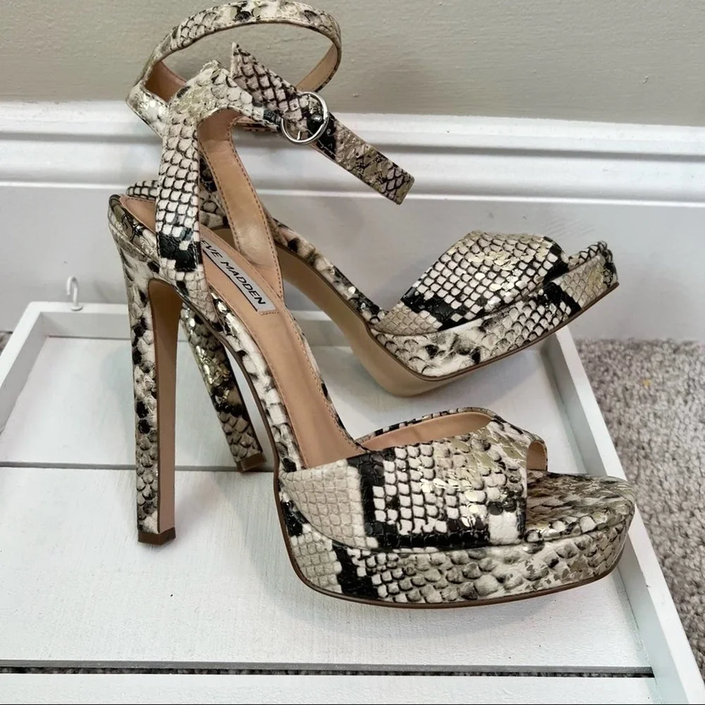 Steve Madden snake print platform shoe size 9 1/2   #024-6